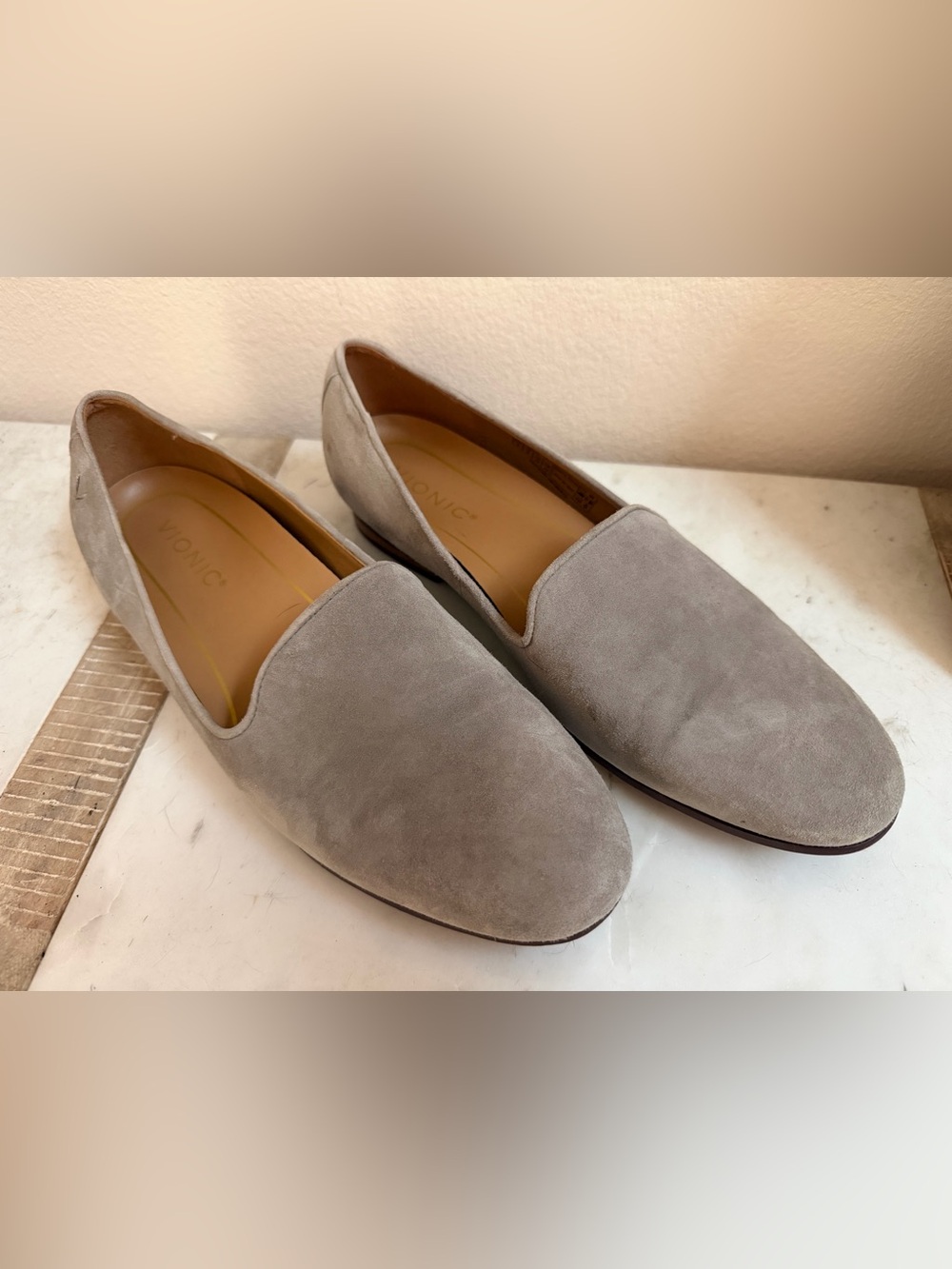 Vionic Willa Gray Taupe Suede Loafer Size 8 Slip On